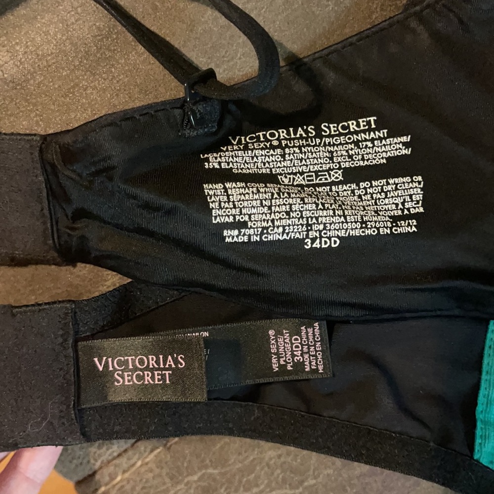 Victoria secret push up bras all 34 DD - Picture 3 of 6